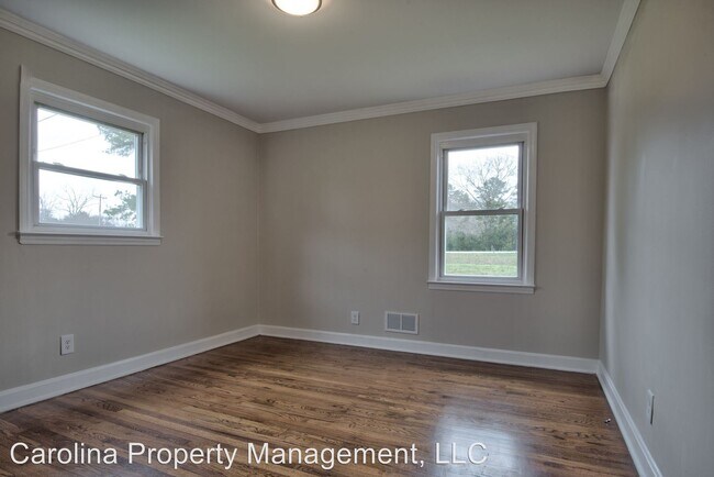 Building Photo - 3 br, 1.5 bath House - 2535 Hickory Grove Rd