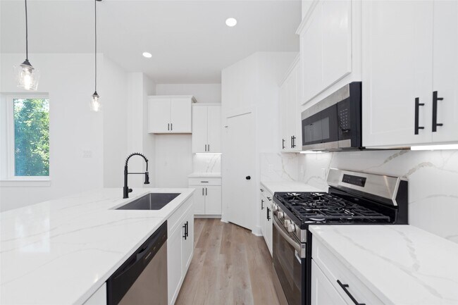 Building Photo - 810 Elkhart St