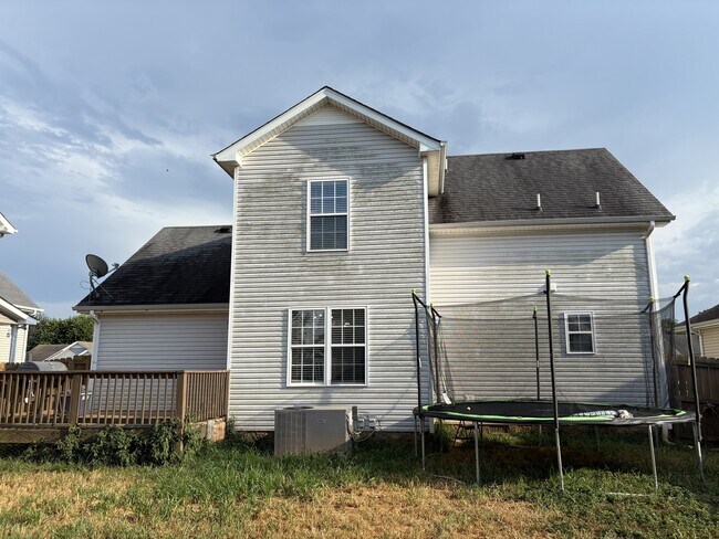 Building Photo - 515 Fox Trot Dr