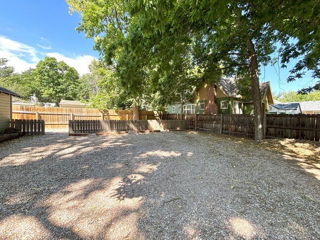 Building Photo - Charming Duplex in Prime Fort Collins Location!