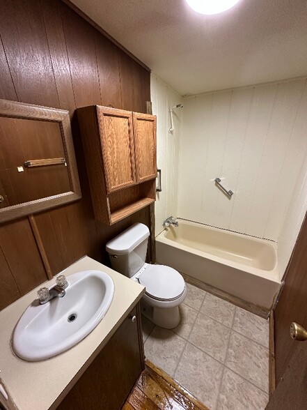 Building Photo - 85 Young Rd