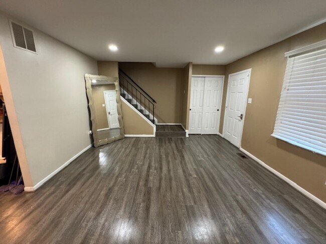 Building Photo - 241 Cedarmere Cir