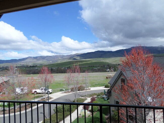 Building Photo - 528 W Nevada St