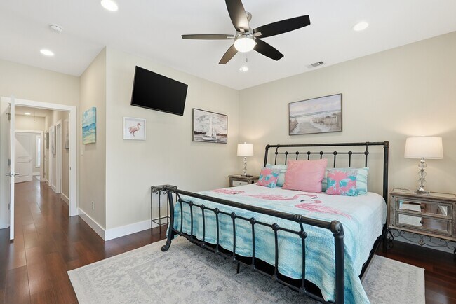 Building Photo - Prime Coastal Location!