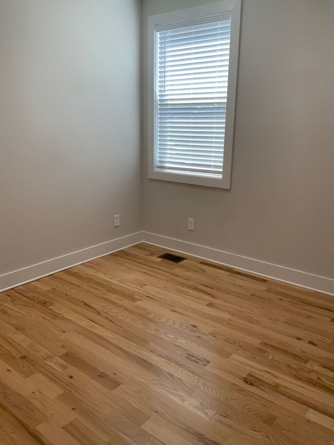 Building Photo - Fabulous Home In West Nashville
