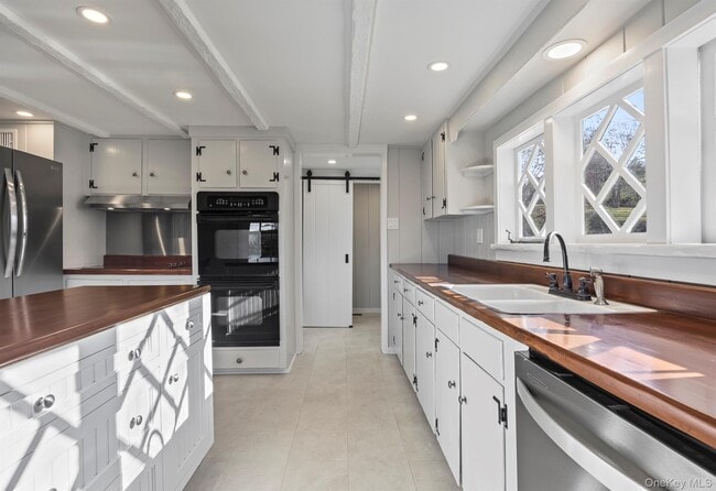 Building Photo - 6 Starr Ridge Rd