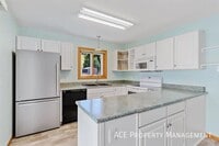 Building Photo - 3738 Park Dr