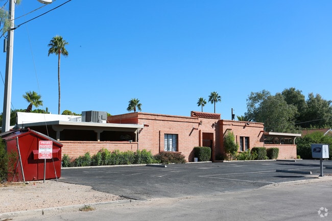 Primary Photo - Desert Courtyards