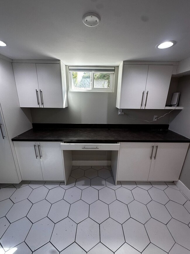 Building Photo - Beautiful 4 Bedroom Home in Millcreek Available Now!