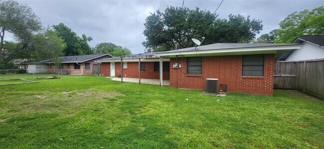 Building Photo - 1902 Amy Dr