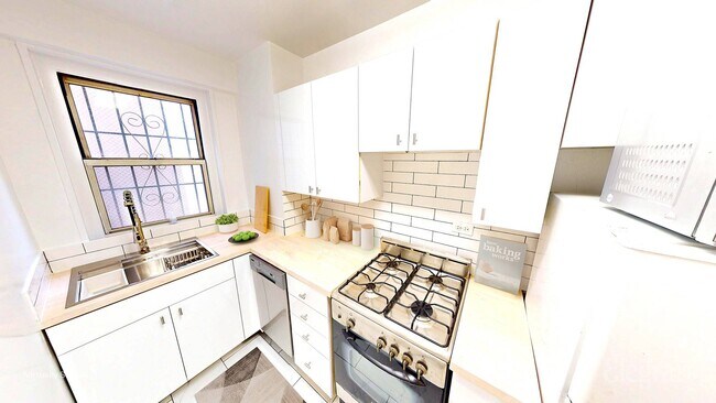 Building Photo - 404 E 66th St