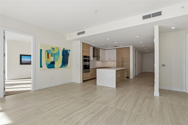 Building Photo - 301 1st St S