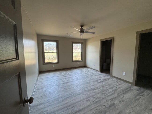 Building Photo - 118 Dobbins Cir