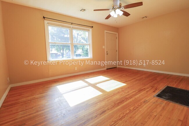 Building Photo - 2 Bed 1 Bath Tulsa - Move-in Ready!