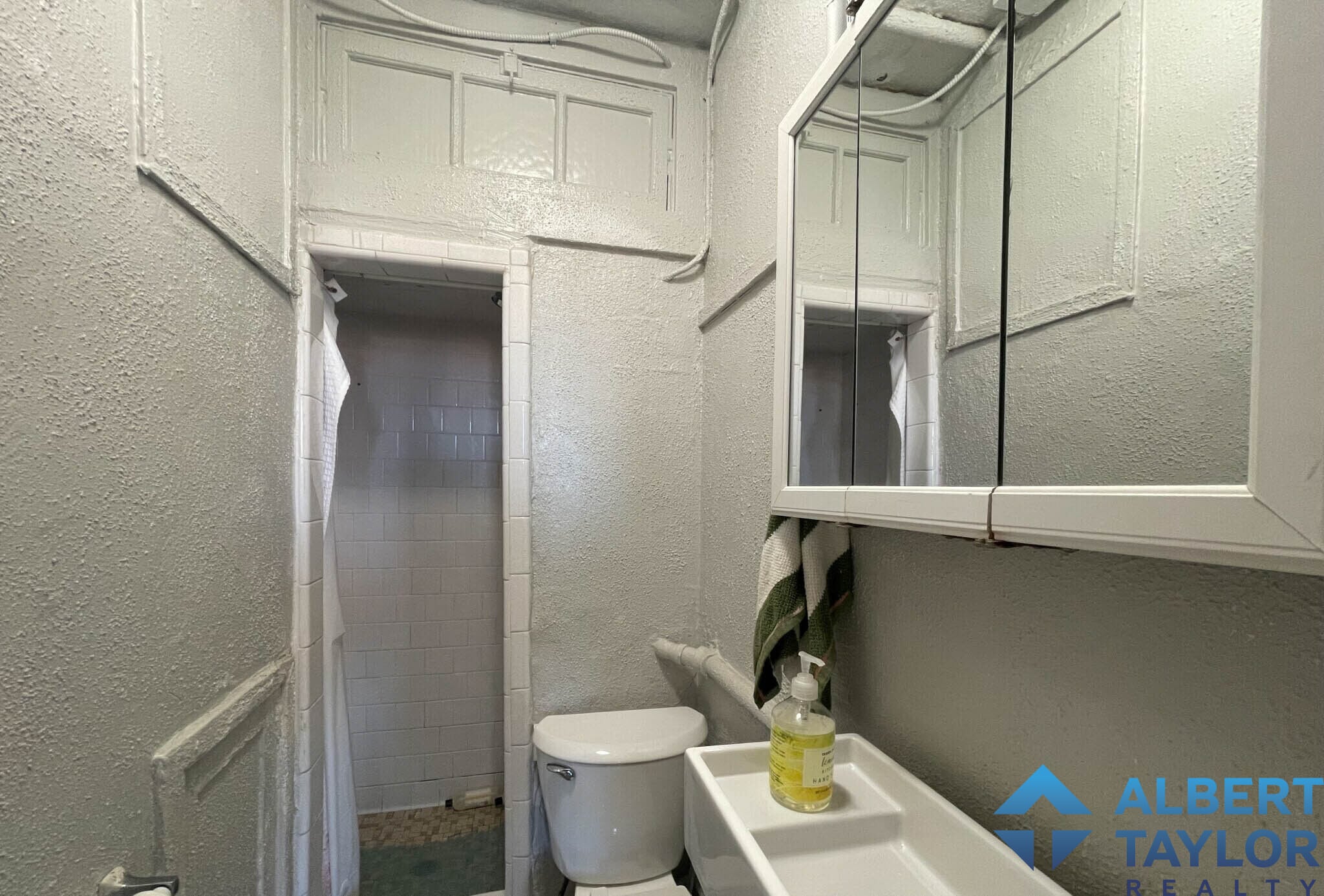 Building Photo - 172 Endicott St