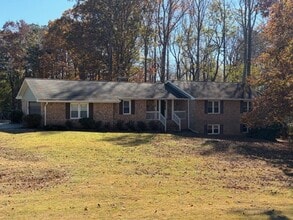 Building Photo - 185 Redwood Cir