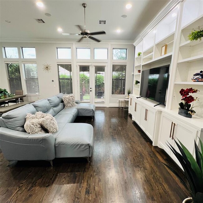 Building Photo - 9944 Woodwind Lane North