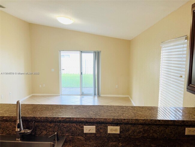 Building Photo - 4537 SW 134th Ave