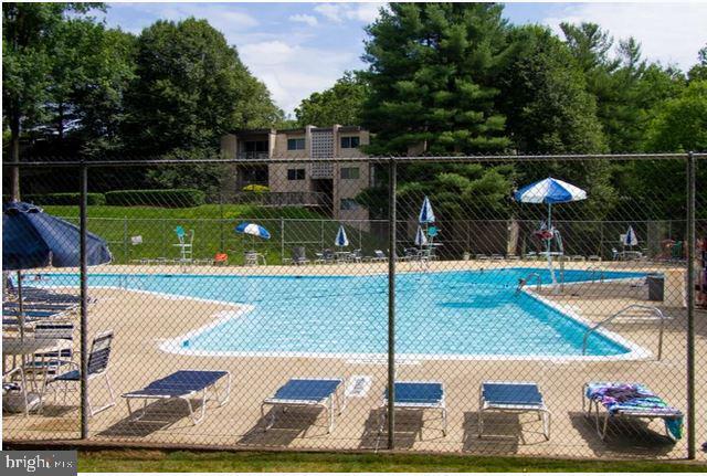 Building Photo - 10501 Montrose Ave