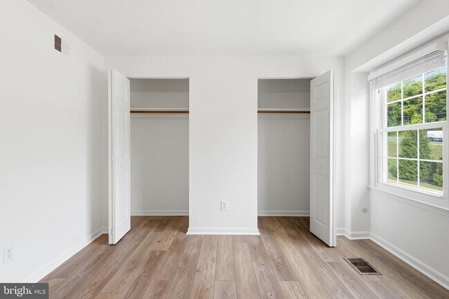 Building Photo - 5603 Independence Cir