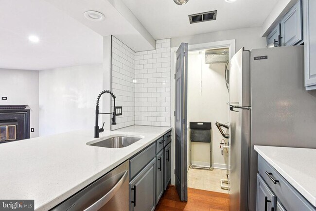 Building Photo - 9717 Hellingly Pl