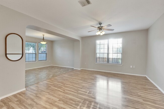 Building Photo - 6305 Roseborough Dr