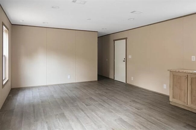 Building Photo - 102 Skylark Dr