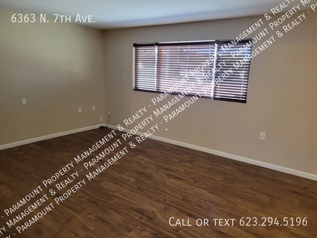 Building Photo - 2 Bed/1 Bath ready for immediate move in!