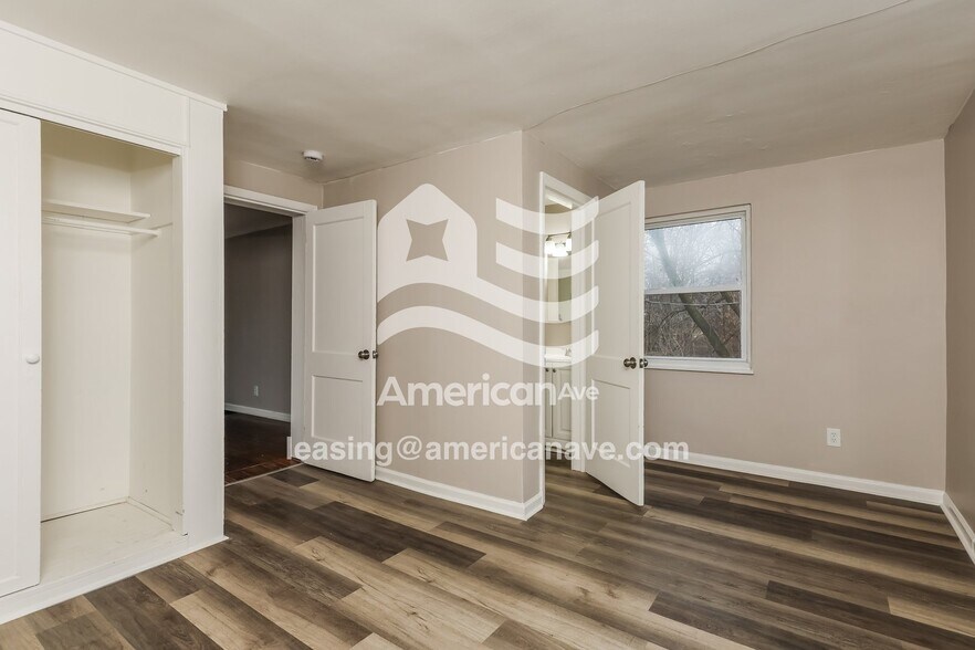 Building Photo - 4311 Winona Ave