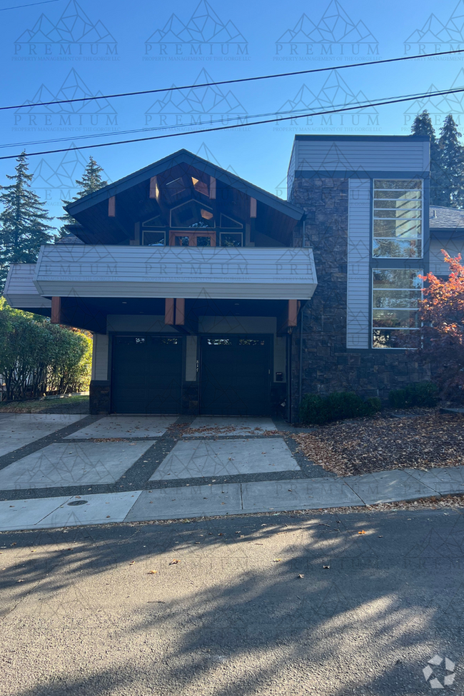 Building Photo - Fully Furnished Hood River Home