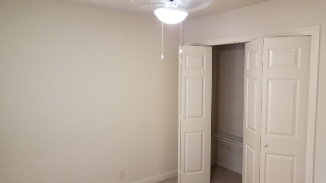 Building Photo - Super Clean & Nicely Renovated 2BR/1Bath i...