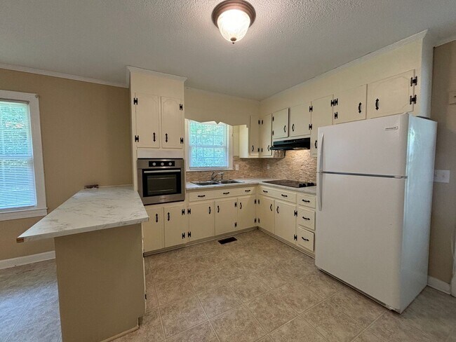 Building Photo - 2755 Hwy 123 N