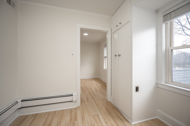 Building Photo - 14 Deane Pl