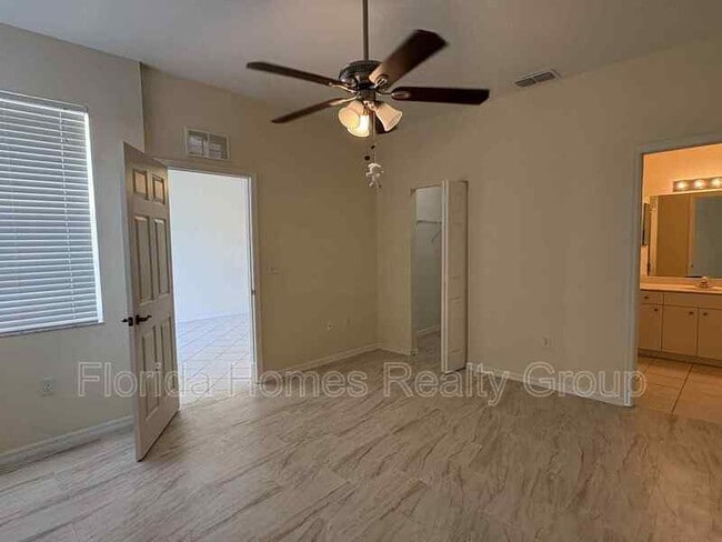 Building Photo - 3629 Pine Oak Cir