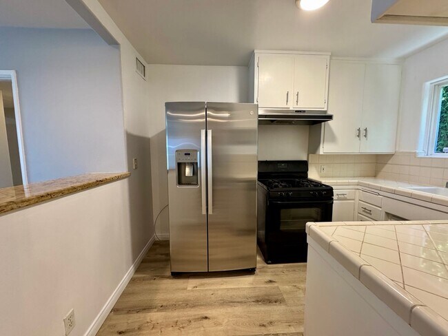 Building Photo - Dickens