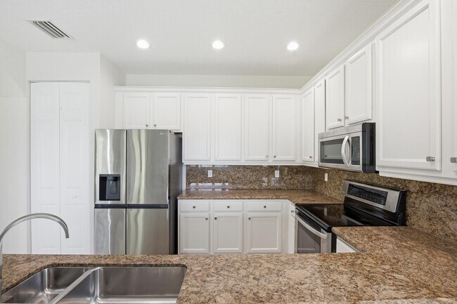 Building Photo - 8895 Chestnut Ridge Way
