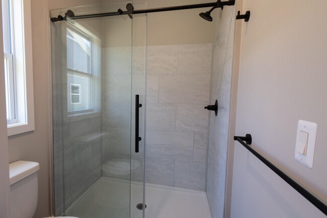 Building Photo - 8441 Oak Shade Cir