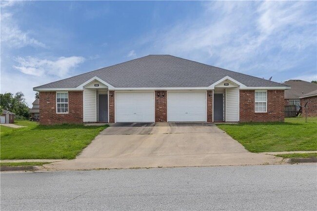 Primary Photo - 258 Graystone Cir