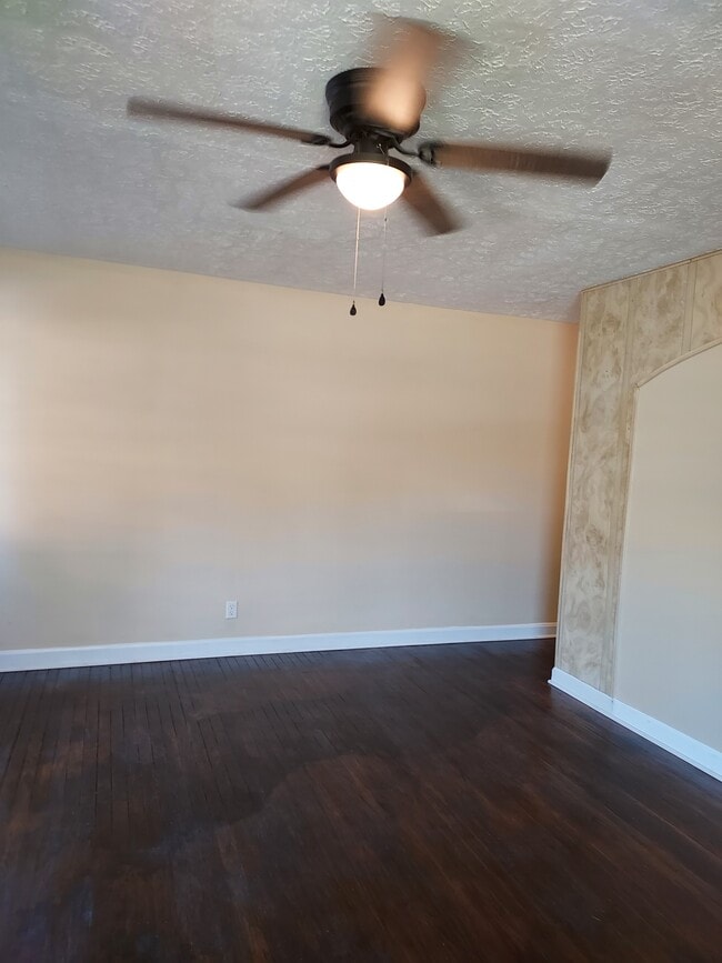 Living room to hall - 6105 Oakdale Ln