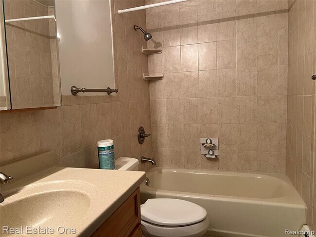 Building Photo - 100 W Hickory Grove Rd