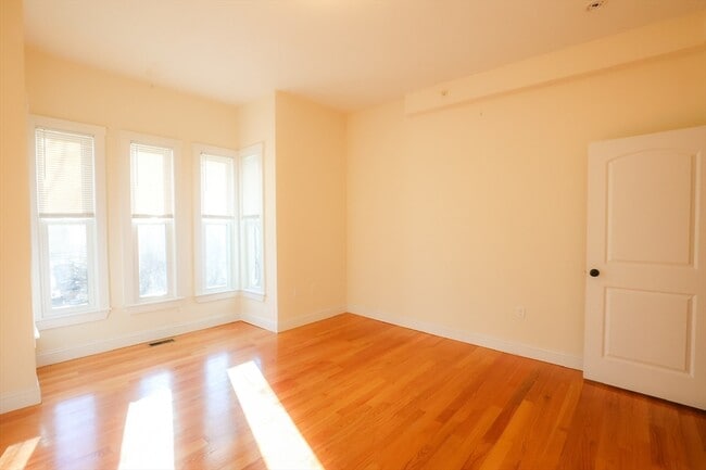 Building Photo - 29-33-33 Highland Ave