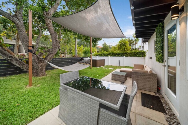 Building Photo - 1416 NE 9th St