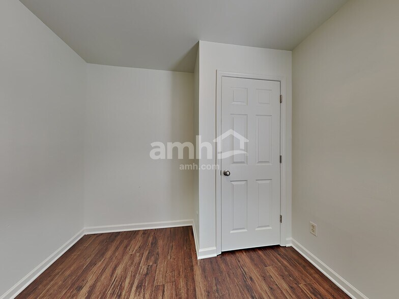 Building Photo - 105 Meadow Crest Ct