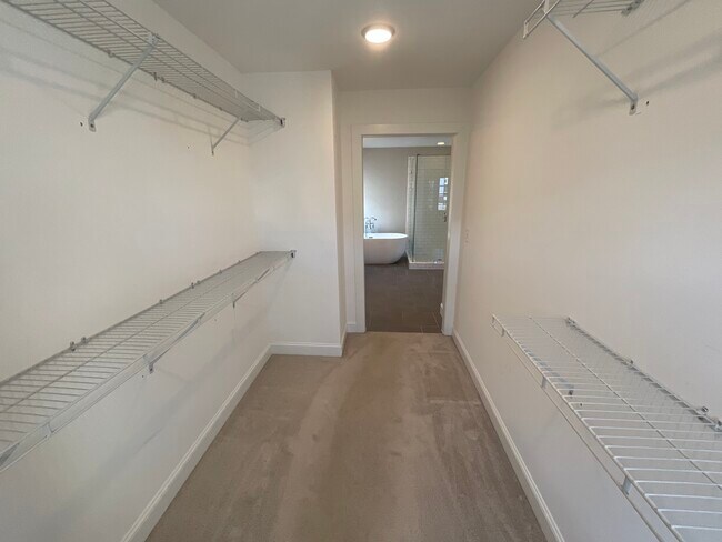 Building Photo - 2308 Echelon Ln