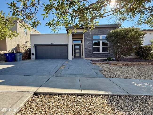 Primary Photo - 1252 Desert Mirage Pl