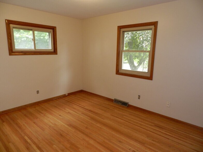 Building Photo - 2571 Crown Hill Ct