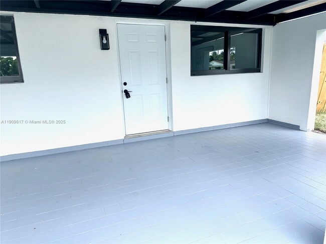 Building Photo - 2421 N 56th Terrace