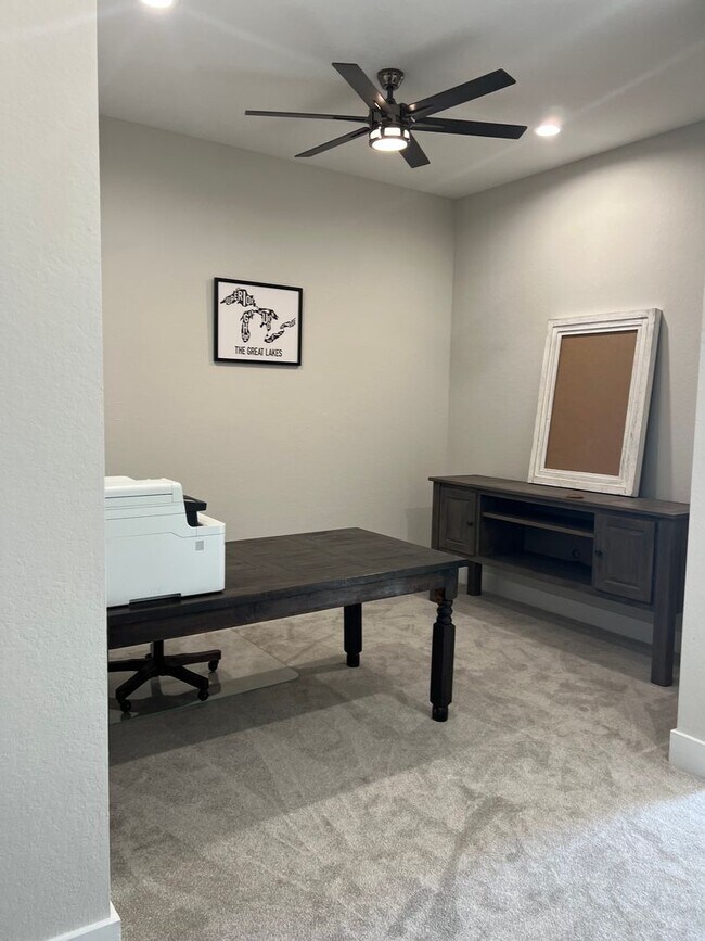 Building Photo - Alamo Heights Area!!