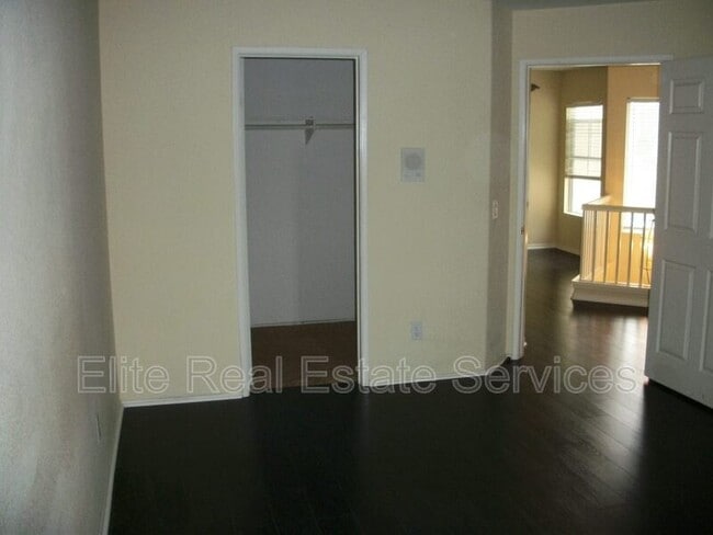 Building Photo - 1866 Via Capri St