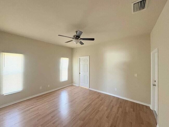 Building Photo - Charming 3-Bedroom 2 Bathroom and Garage in Lehigh Acres